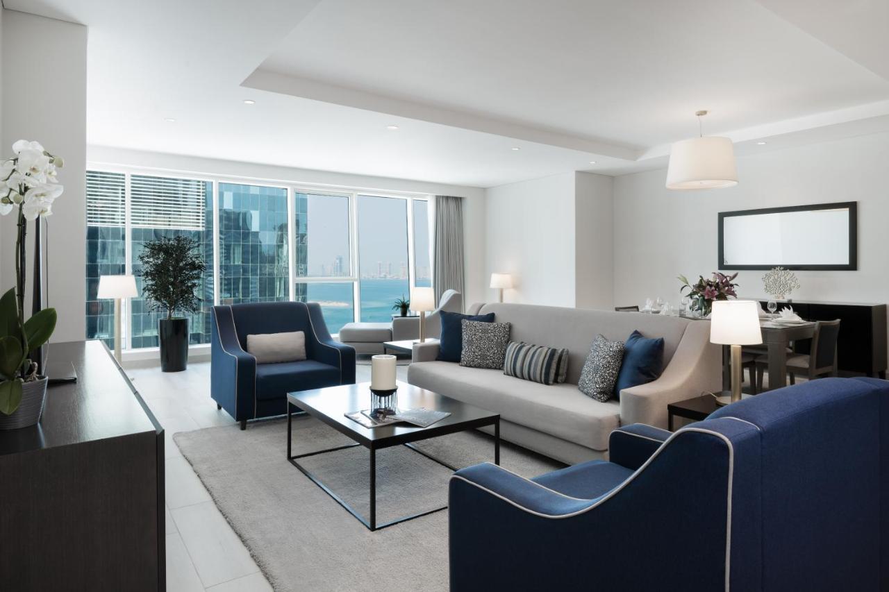 Centara West Bay Hotel & Residences דוחה מראה חיצוני תמונה A living room at the Ritz-Carlton, Dubai