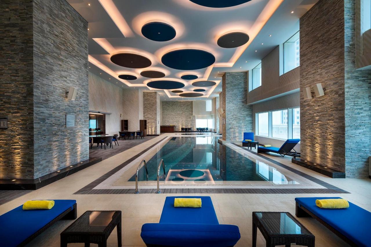 Centara West Bay Hotel & Residences דוחה מראה חיצוני תמונה The swimming pool at the hotel